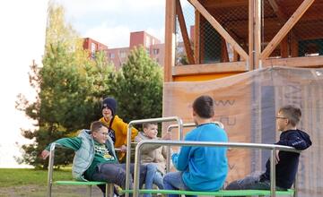 FOTO: Revitalizácia vnútrobloku ulíc Slovanská a Tulská na Vlčinoch je úspešne dokončená