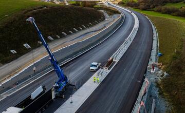 FOTO: Pokrok na výstavbe D1 a tunela Višňové v novembri 2023