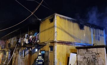 FOTO: V Martine horia obytné bunky, zasahujú profesionálni aj dobrovoľní hasiči