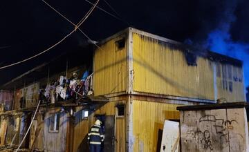 FOTO: Požiar unimobunky v Martine pripravil rodinu o strechu nad hlavou