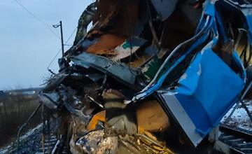FOTO: Tragickú nehodu na trati medzi Žilinou a Ostravou neprežil rušňovodič