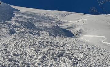 FOTO: Pád lavíny vo Veľkej Fatre si vyžiadal jednu obeť. Druhý lyžiar prežil
