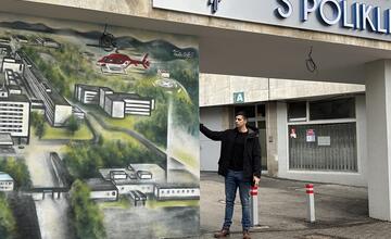 FOTO: Vstup žilinskej nemocnice je zdobený sprejerskými maľbami