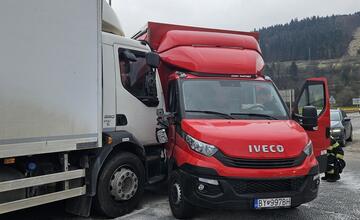 FOTO: Havária nákladiakov na križovatke v Bytči