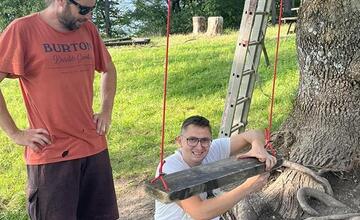 FOTO: Hojdačka na sučianskej Skale