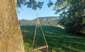 FOTO: Hojdačka na sučianskej Skale