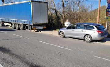 FOTO: Dve nehody na rovnakej ceste v Budatíne