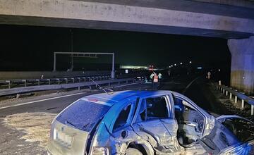FOTO: Vážna nehoda na diaľničnej križovatke pri Žiline