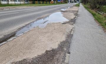 FOTO: Na Rosinskej ceste vykonali prvé úpravy na zlepšenie parkovania pri ceste