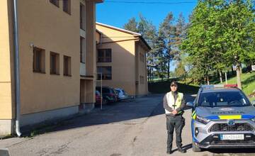 FOTO: Štátni aj mestskí policajti pred školami Žilinského kraja