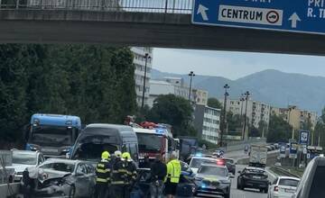 FOTO: Nehoda 4 áut na okruhu v Žiline, ktorú spôsobil kamionista
