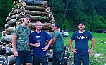 FOTO: Neznámy páchateľ podpálil Jánsku vatru v Belej