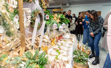 FOTO: Na Úrade ŽSK otvorili tradičnú výstavu Vianoce našimi rukami