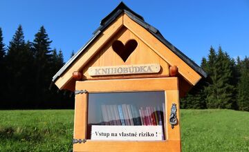 FOTO: Obrovské vyhliadkové lavičky na Kysuciach. Ako sa k nim dostanete?