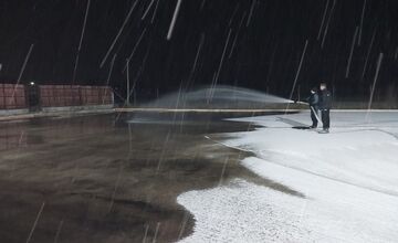 FOTO: Mrazivé počasie praje verejným klziskám. Kde všade vznikajú ľadové plochy?