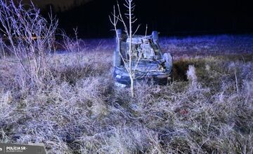 FOTO: Zrážka auta s kamiónom v Rudine