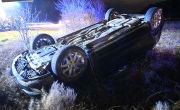 FOTO: Zrážka auta s kamiónom v Rudine