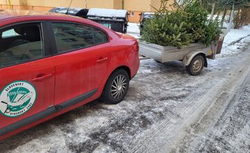 FOTO: Rybárski hospodári našli vianočným stromčekom nové využitie