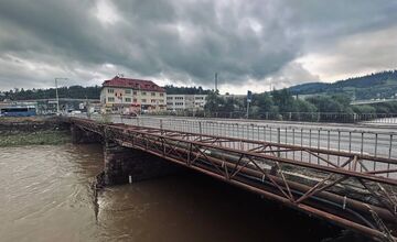 FOTO: Most v Čadci potrebuje rekonštrukciu. Odkladá sa kvôli nezhodám v preložke elektrického vedenia