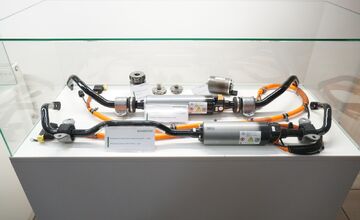 FOTO: Otvorenie nového školiaceho centra v Schaeffler Kysuce