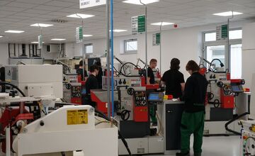 FOTO: Otvorenie nového školiaceho centra v Schaeffler Kysuce