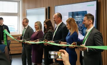 FOTO: Otvorenie nového školiaceho centra v Schaeffler Kysuce