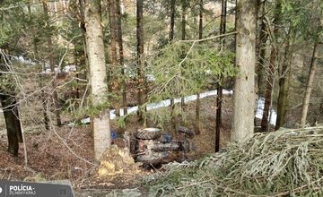 FOTO: Opitého traktoristu privalilo vlastné vozidlo