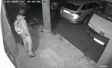 FOTO: Zlodej v bytovke na Bulvári