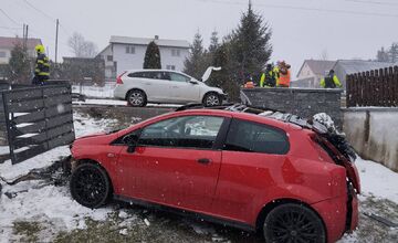 FOTO: Vážna dopravná nehoda v Rabči zablokovala dopravu, spôsobil ju vodič na drogách