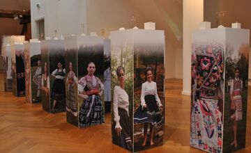 FOTO: Známa šperkárka Petra Toth vystavuje na Kysuciach