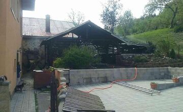 FOTO: Požiar altánku a domov na Kysuciach