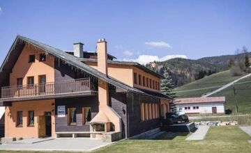 FOTO: Hotely a penzióny v lyžiarskych strediskách sú na predaj