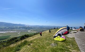 FOTO: Nad Žilinou sa vznášajú majstri v paraglidingu