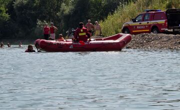 FOTO: V Kotešovej prehľadávajú štrkovisko