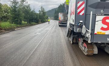 FOTO: Župa rekonštruuje cestu, ale aj mosty a priepusty v Starej Bystrici 