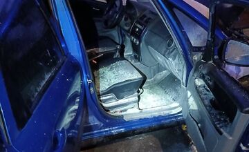 FOTO: Na Orave podpálili auto, ktoré stálo pri rodinnom dome