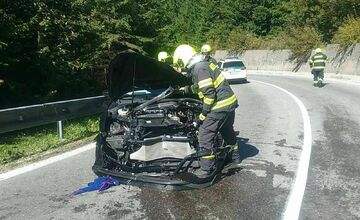 FOTO: Čelná zrážka dvoch áut na horskom priechode Huty