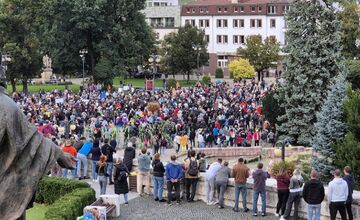 FOTO: Protest proti ožobračovaniu v Žiline. S konsolidáciou nesúhlasia tisíce ľudí