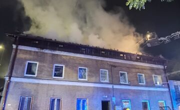 FOTO: Bytovku na Bratislavskej zničil požiar, mestu vznikla škoda za takmer 300-tisíc eur