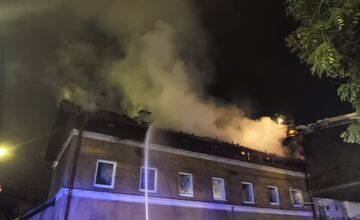 FOTO: Bytovku na Bratislavskej zničil požiar, mestu vznikla škoda za takmer 300-tisíc eur