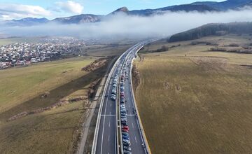 FOTO: Nával návštevníkov v tuneli Višňové