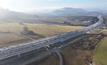 FOTO: Nával návštevníkov v tuneli Višňové