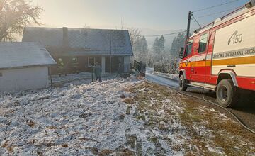 FOTO: Výbuch plynovej bomby na Kysuciach zranil muža
