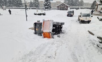FOTO: Zimná technika na Orave mala nehodu