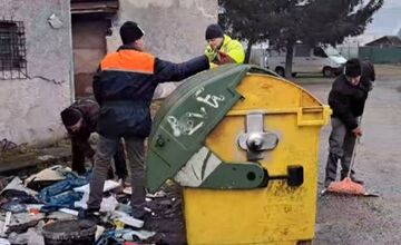 FOTO: Čierna skládka na Kysuciach: Mesto opäť upratovalo medzi garážami