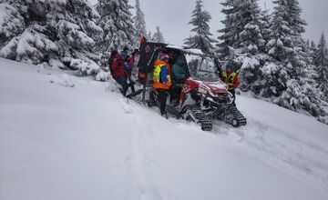 FOTO: Vyčerpanie pod Babou horou: Zišli z chodníka a uviazli v kosodrevine, jeden z nich skolaboval