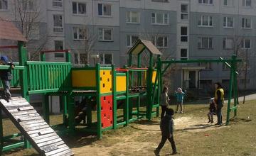 Mesto opraví detské ihriská a lavičky, ktoré zničila zima aj vandali