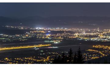 Nočná Žilina pohľad Straník