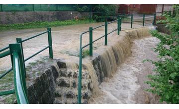 Povodeň po silnej búrke v obci Rosina a Višňové