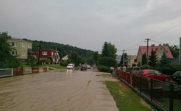 Povodeň po silnej búrke v obci Rosina a Višňové
